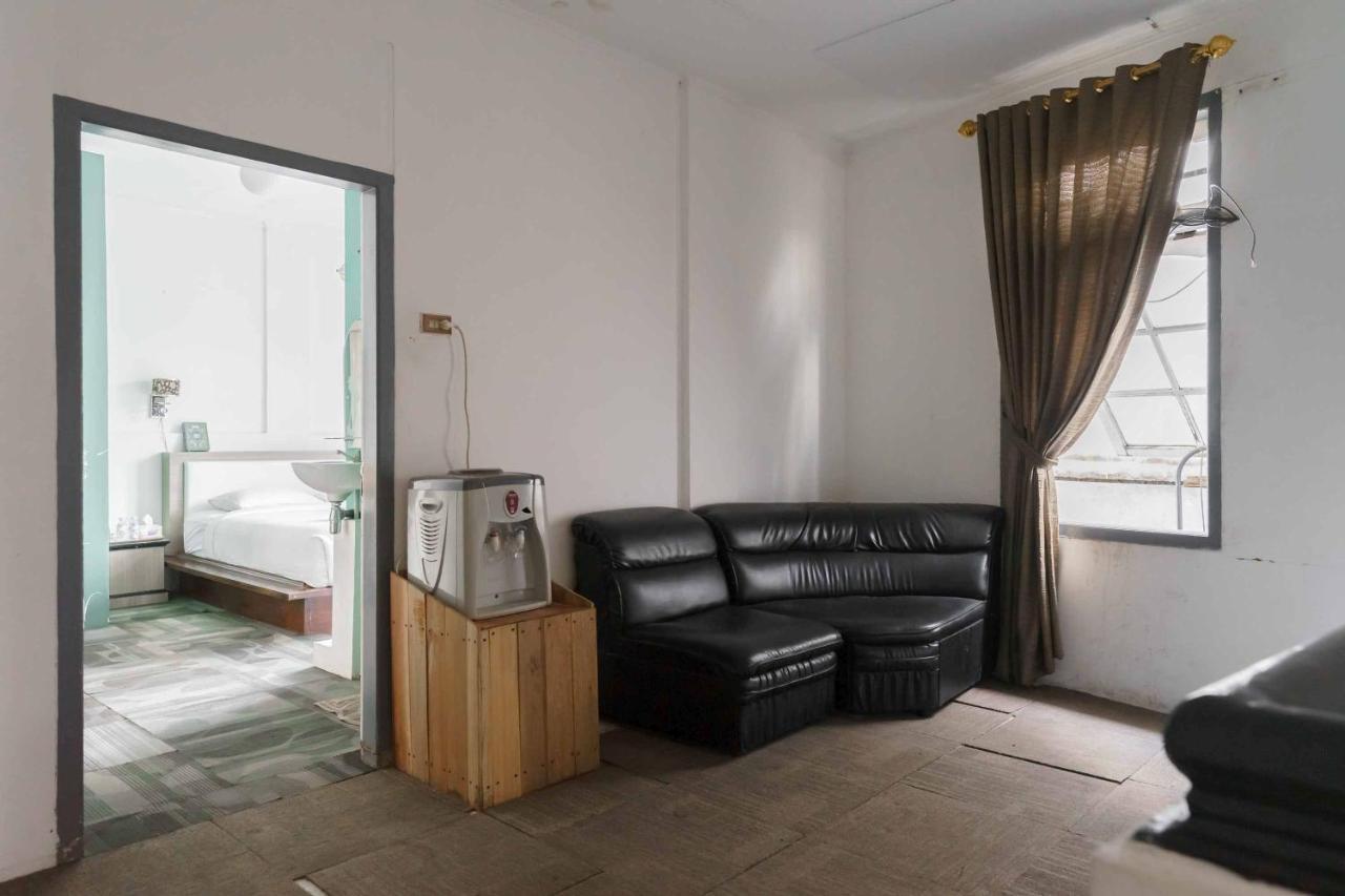 Urbanview Hotel Ananda Syariah By Reddoorz Bukittinggi Exterior photo